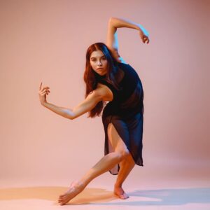 modern contemporary dance pose pro dancer megan goldstein